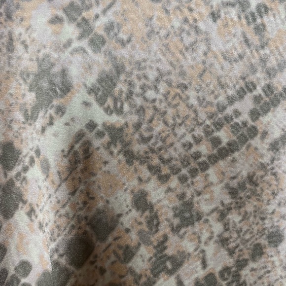 {NWT} Guess Snake Print Bodysuit XL Gray - Picture 11 of 14